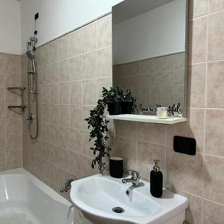 Airport 5 - Free Wifi - Parking - Ac Lägenhet *