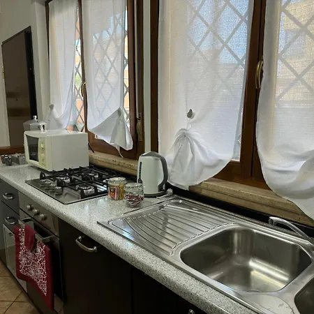 Airport 5 - Free Wifi - Parking - Ac Lägenhet